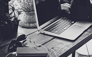 kaiyun体育app-巴恩斯利-负华尔沙尔，客场遭遇惨败缺乏进攻威胁，巴恩斯老婆被费舍尔