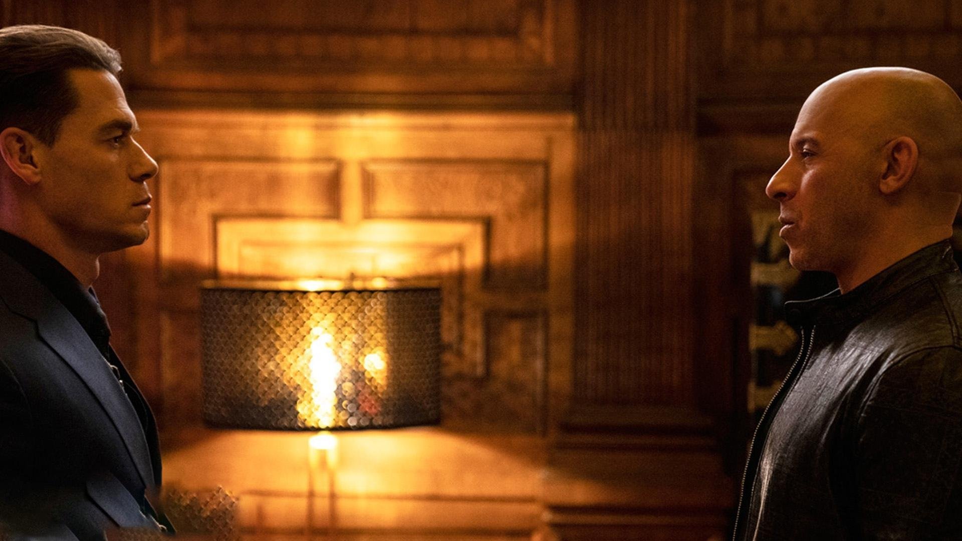 城市夜色水上冒险,灯火阑珊中的水域激情,水上夜景图片