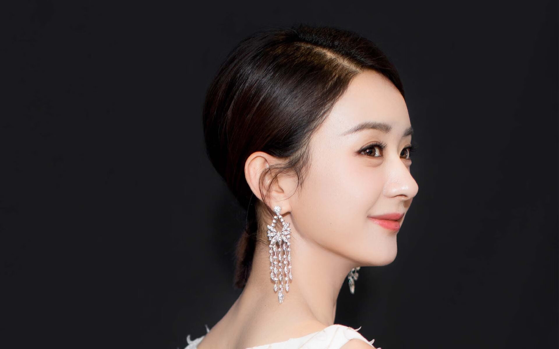 东契奇压哨命中独行侠惊险取胜,东契奇46分独行侠轻取鹈鹕